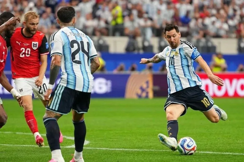 Argentina giành trọn 3 điểm trước Áo